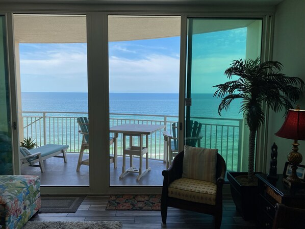 Smart TV, DVD player, books, music library