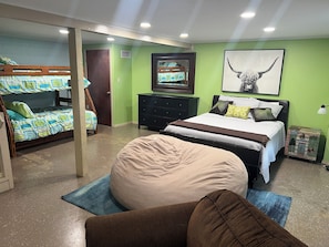 4 bedrooms, desk, iron/ironing board, free WiFi