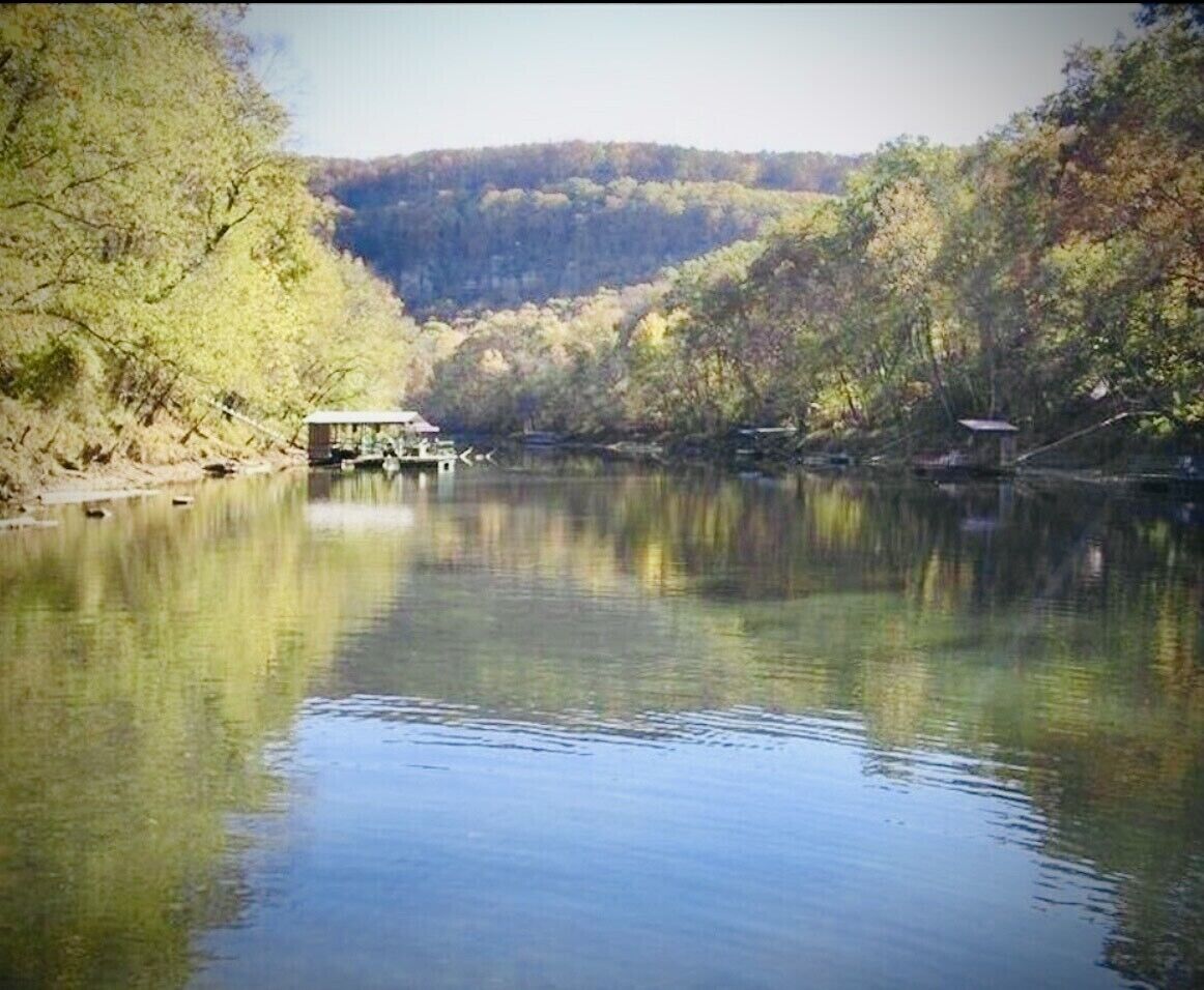 LITTLE RED RIVER RETREAT PRIVATE BOAT DOCK on 2.5 ACRES-Wildflower/Heber Springs