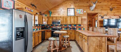 ثلاجة، ميكروويف، فرن، موقد طهي مسطح