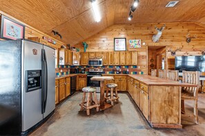 Fridge, microwave, oven, stovetop - Private pool, NO bunk beds, single-story home, in Concan, less than 5-minute drive to THE Frio River (Concan)
