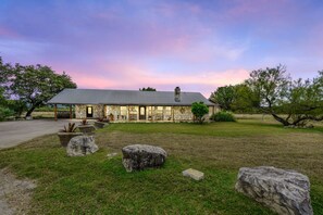 المنشأة من الخارج