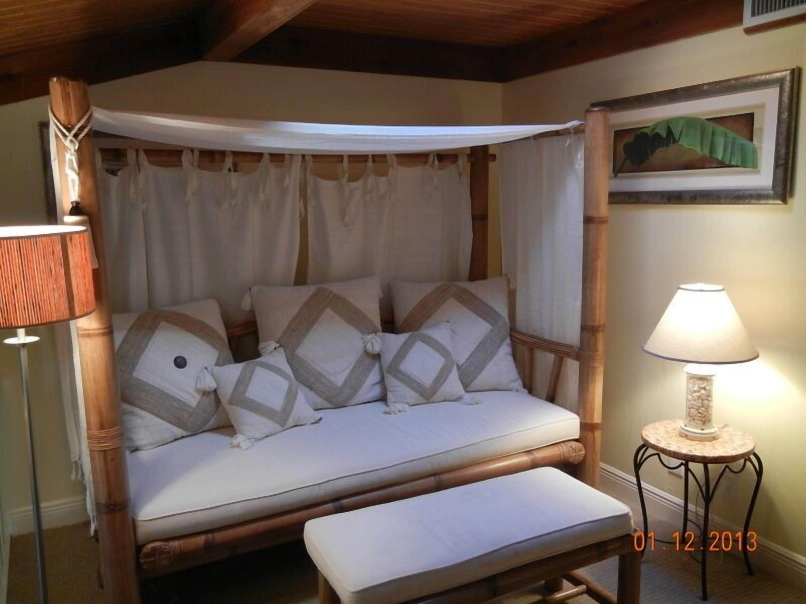 ON beach south seas resort king bed three twins top two floors sleeper sofa