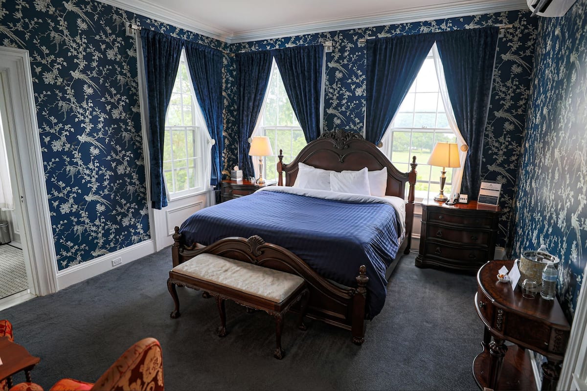 Victorian Inn North Lake Room