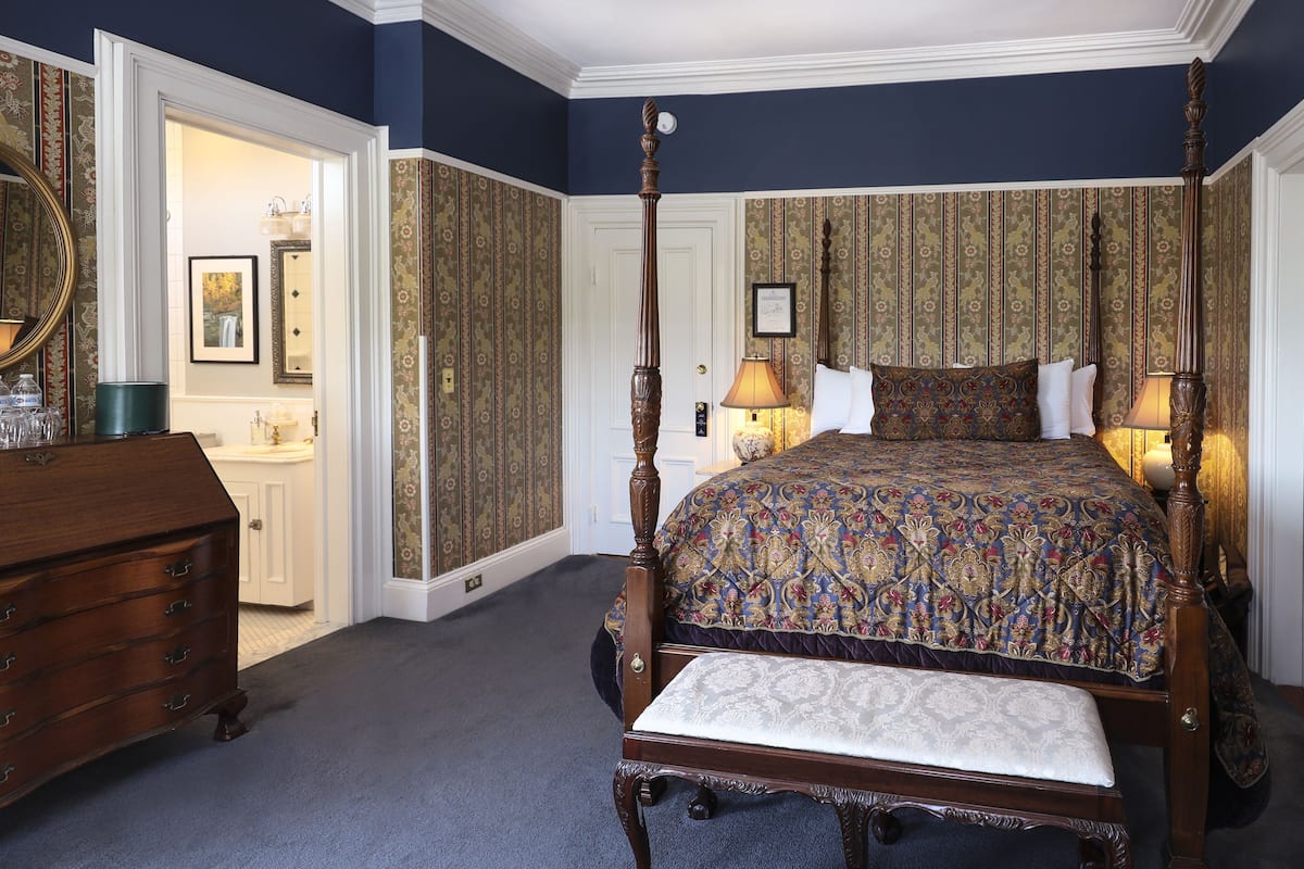 Victorian Inn South Lake Room | 1 bedroom, premium bedding, pillowtop beds, iron/ironing board