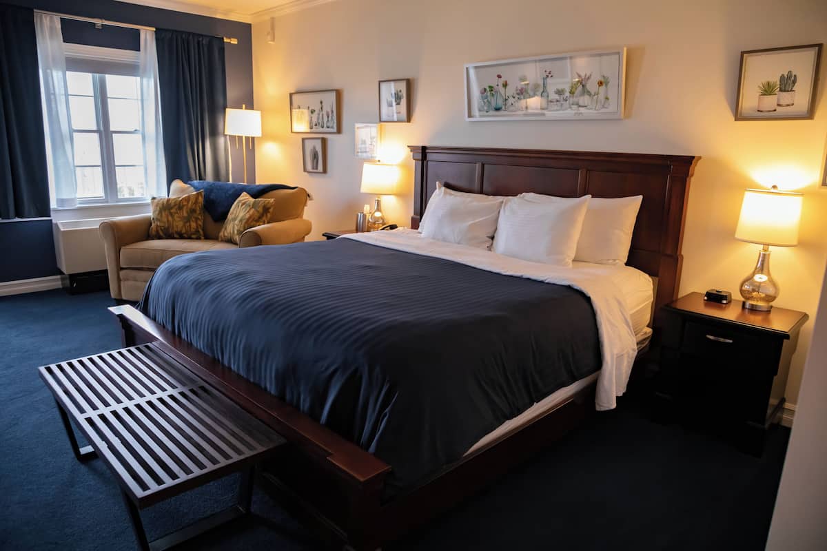 Lakeview Room