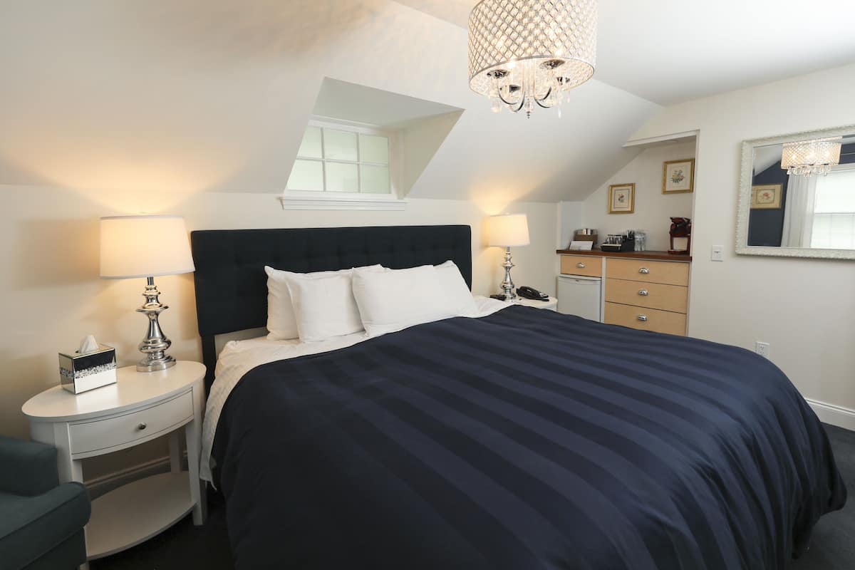 Hillside Two Bedroom Rose Suite | 1 bedroom, premium bedding, pillowtop beds, iron/ironing board