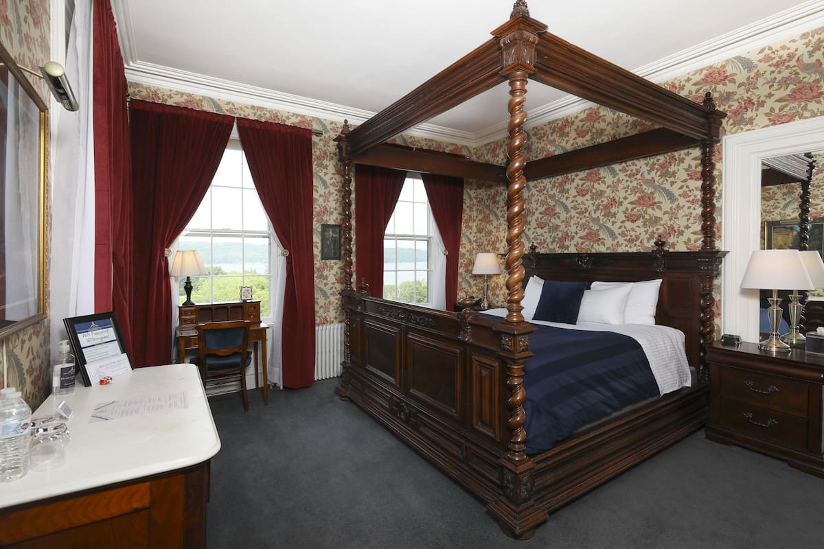 Victorian Inn North Lake Room | 1 bedroom, premium bedding, pillowtop beds, iron/ironing board