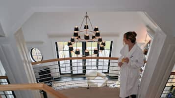 Luxe suite, uitzicht op meer | Luxe beddengoed, pillowtop-bedden, een strijkplank/strijkijzer