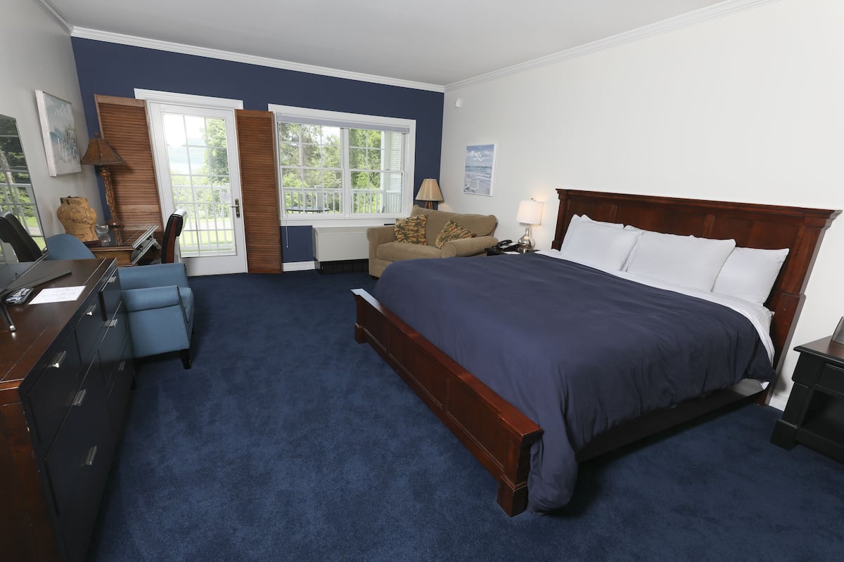 Lakeview Room | 1 bedroom, premium bedding, pillowtop beds, iron/ironing board