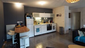Kaffetrakter/tekoker, kjøleskap, mikrobølgeovn og ovn