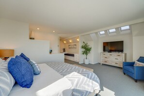 5 bedrooms, desk, iron/ironing board, travel cot