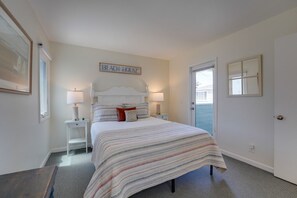 5 bedrooms, desk, iron/ironing board, travel crib