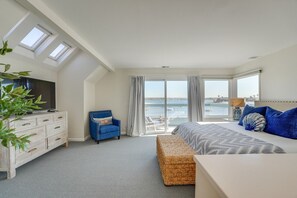 5 chambres, bureau, fer et planche à repasser, lit de bébé portatif