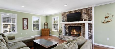 Smart TV, chimenea, reproductor de DVD, estéreo