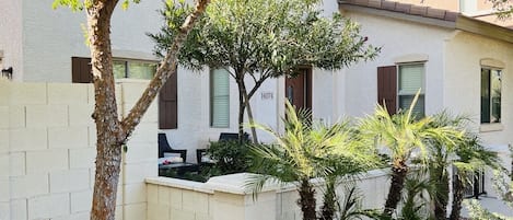 المنطقة المحيطة بالمنشأة