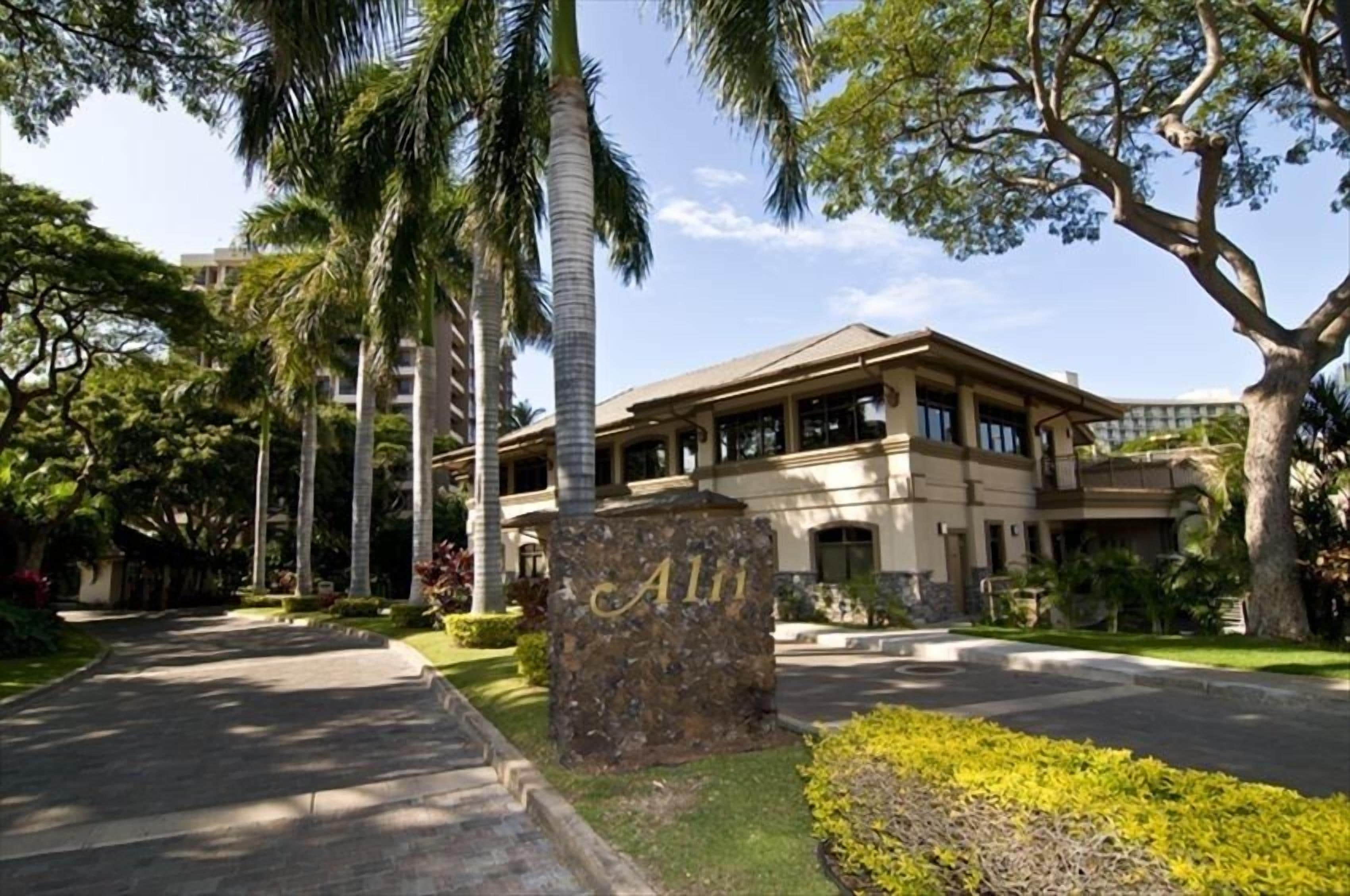 Kaanapali Alii Beachfront Resort 2B/2B No Resort Fees, Sleeps 4-6,(max 4 adults)