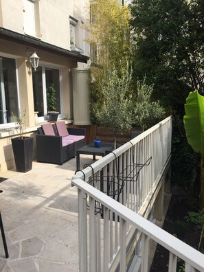 Terrace/patio - House Porte d'Orléans 7 bedrooms, 3 bathrooms 4 bedrooms and garden. (MONTROUGE)