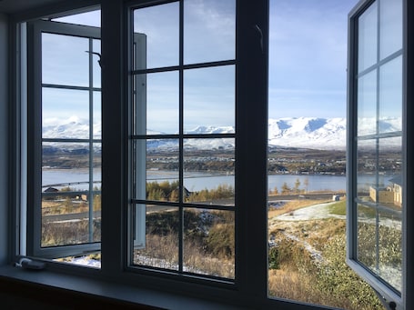 Interior. Villa Mafini - Spacious Canadian - Amazing panorama over Akureyri