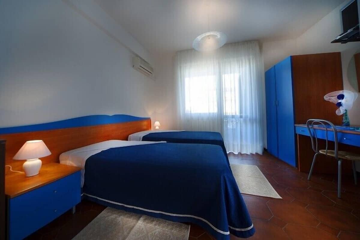 Camera Deluxe, letti multipli, non fumatori | Biancheria da letto ipoallergenica, copriletto in piuma