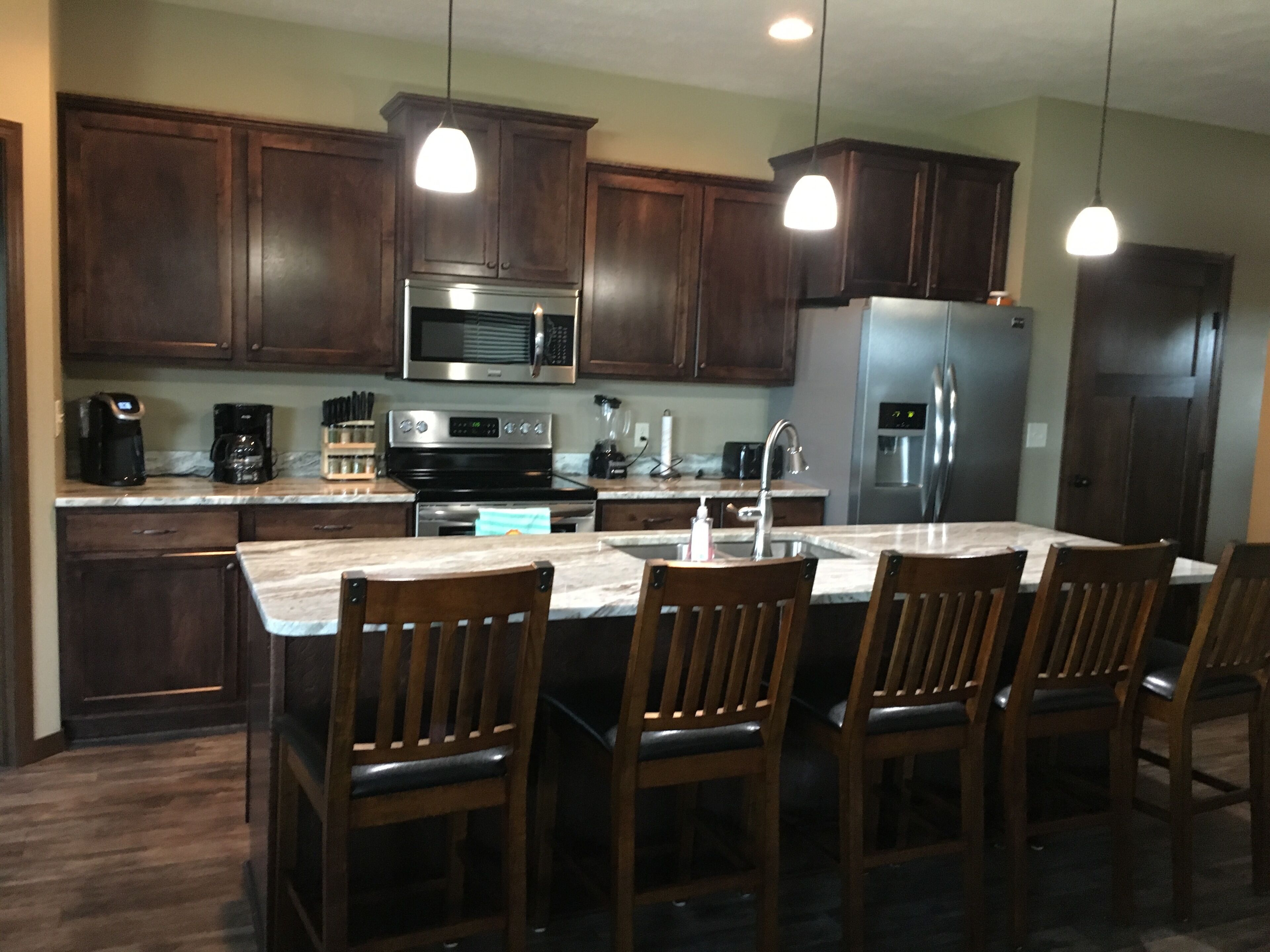 Beautiful 5 bedroom 3 bath cabin at Bridges Bay