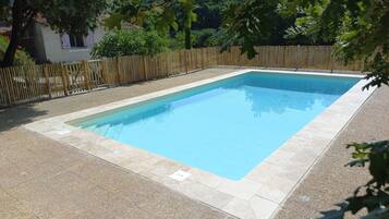 Een buitenzwembad