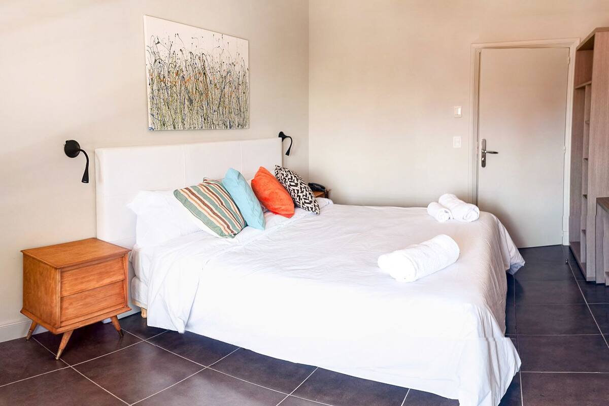 Classic Apartment, Non Smoking | WiFi (free), bed sheets
