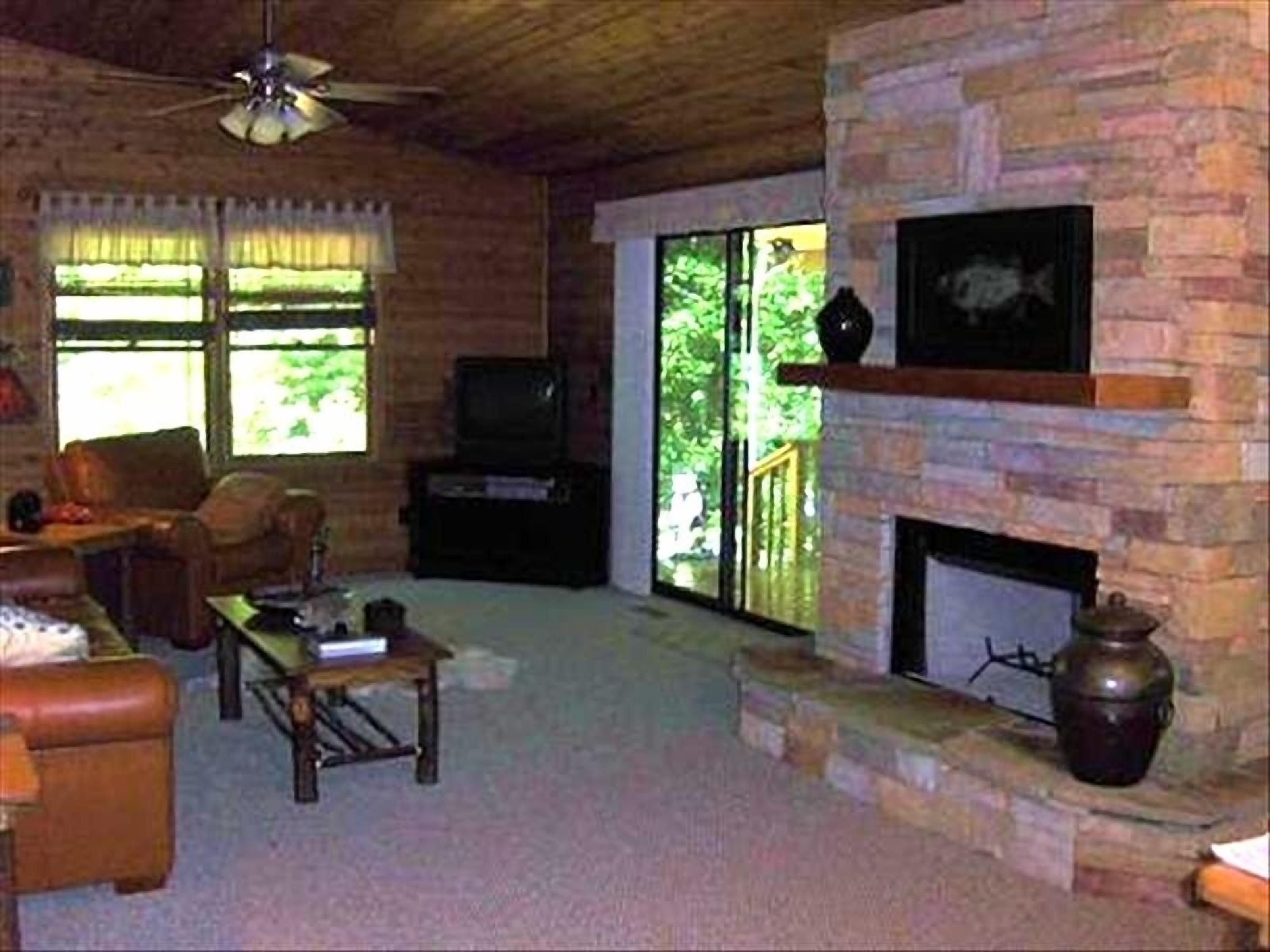 Rushing Waters Cabin - Feet from creek - Book Summer Now