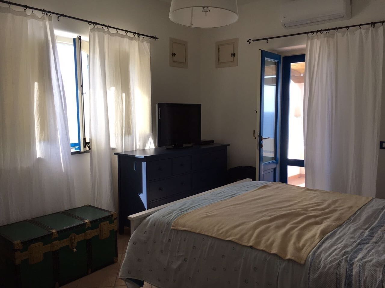 3 quartos, berço de viagem, Wi-Fi, roupa de cama