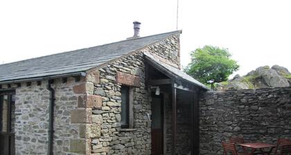 Tethera at Coal Yeat - luxurious and pet friendly and close to Coniston