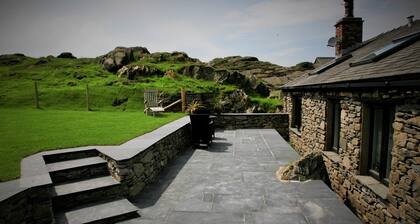 Tethera at Coal Yeat - luxurious and pet friendly and close to Coniston