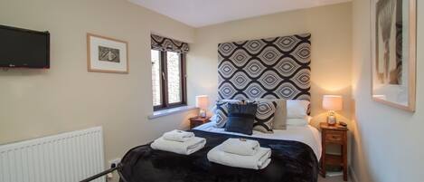 1 bedroom, iron/ironing board, travel cot, free WiFi