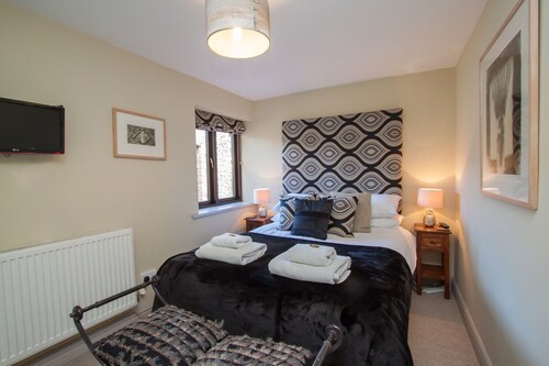 Tethera at Coal Yeat - luxurious and pet friendly and close to Coniston