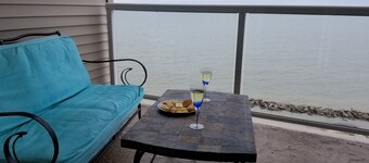 Plaisir en famille et belles vues sur le lac Érié.  Condo de luxe parfait / piscine intérieure 