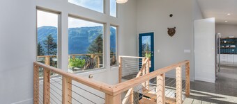 Dream Views & Chef's Kitchen-Modern, Mountain Home w/ Hot Tub