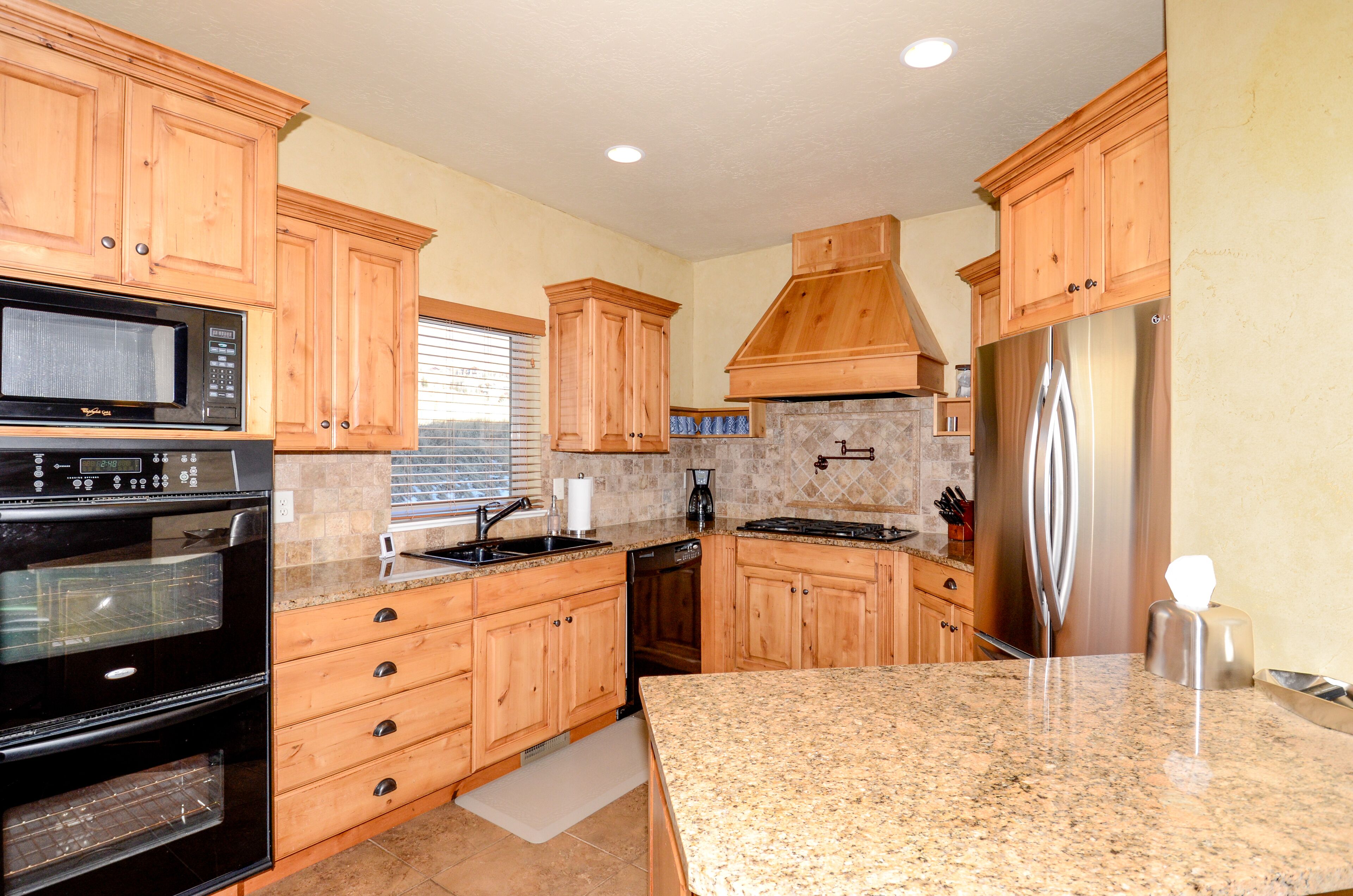  Newly Remodeled 5 Bed Cascades Town Home with Private Hot Tub and Game Room 