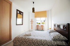 2 slaapkamers, een strijkplank/strijkijzer, gratis wifi, beddengoed