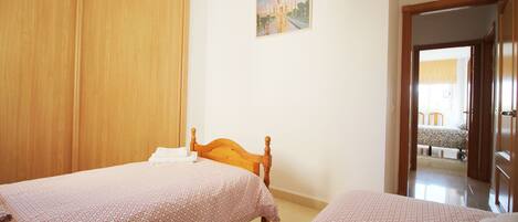 2 bedrooms, iron/ironing board, free WiFi, bed sheets