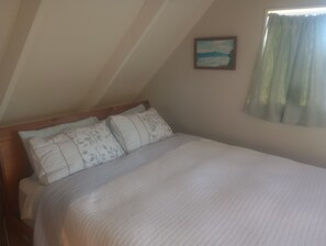 2 bedrooms, desk, iron/ironing board, free WiFi - Beside the lagoon - Waikanae Beach (Waikanae Beach)