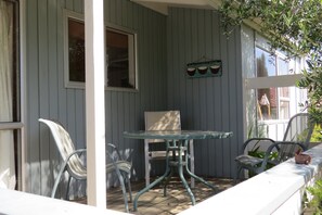 Outdoor dining - Beside the lagoon - Waikanae Beach (Waikanae Beach)