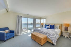 3 habitaciones, escritorio y tabla de planchar con plancha 