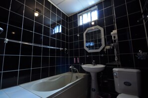 Basic Suite, 1 Double Bed, Non Smoking, Mountain View | Bathroom - Yumenguan Mountain Villa (Guoxing)