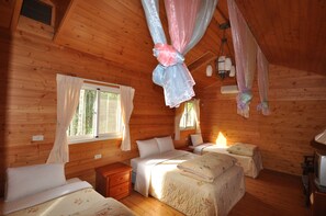 家庭双床房, 2 张双人床, 无烟房, 山景 | 5 多间卧室、遮光窗帘、床单