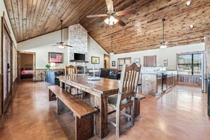 Dining - Just steps from THE Frio River in Concan, single story home with private pool (Concan)