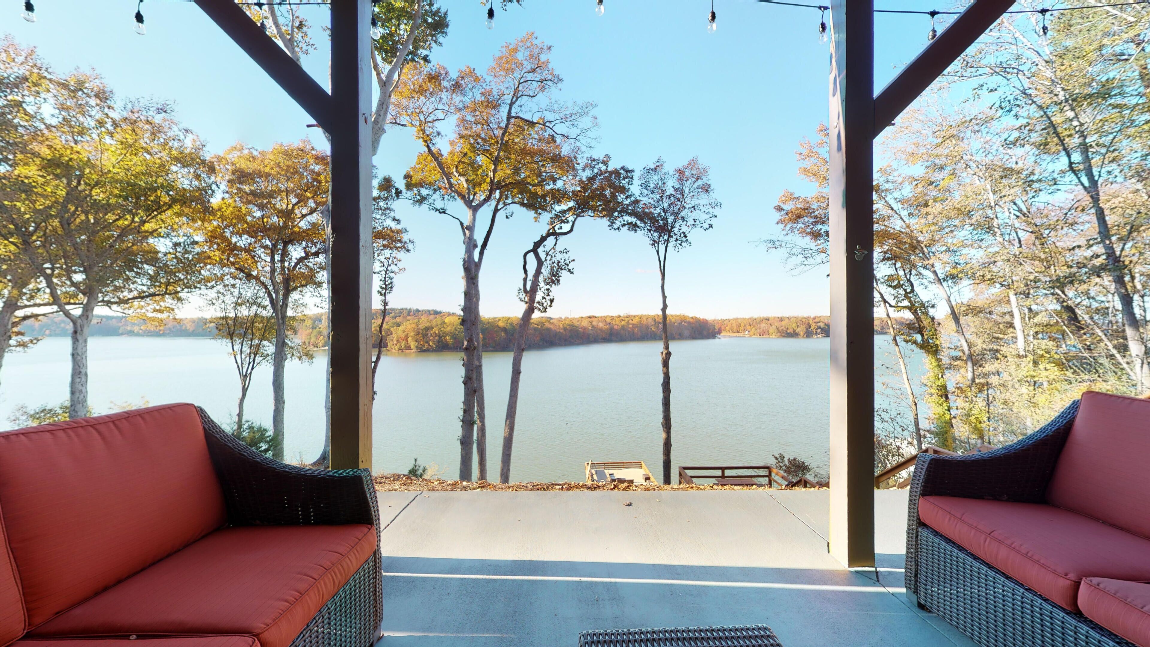 5 yr old  Home In Charlotte On Main Channel Of Lake Wylie / Pickleball court