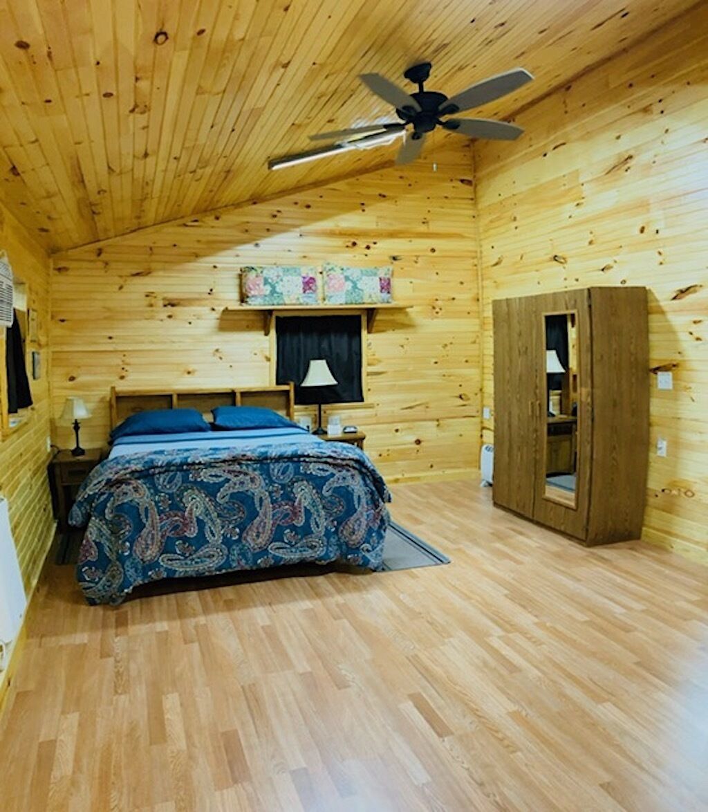 WATERFRONT CABIN ON PINEY CREEK REMOTE PRIVATE GORGEOUS NATURAL PRISTINE SETTING