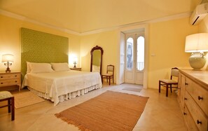 2 Schlafzimmer, Schreibtisch, Bügeleisen/Bügelbrett, WLAN