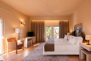 10 bedrooms, iron/ironing board, WiFi, bed sheets