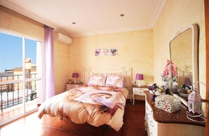 3 chambres, fer et planche à repasser, Wi-Fi gratuit, draps fournis