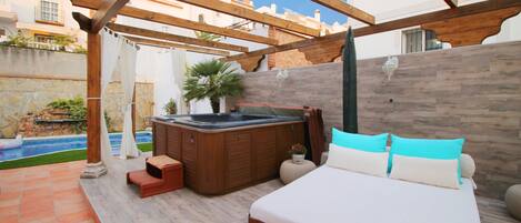 Bain à remous extérieur